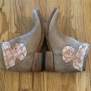 Freebird 7 CBCRO Tan Leather Ankle Boots Lace Detail purposely distressed VGUC